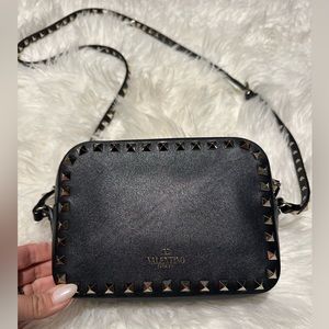 Valentino Garavani Rockstud Zip-Up Crossbody Bag Black - Excellent condition!